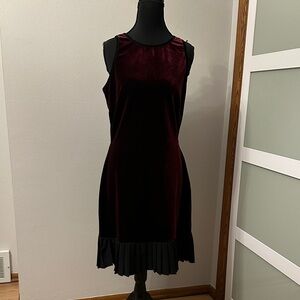 Chic Velvet Midi Dress - Deep Red Christmas